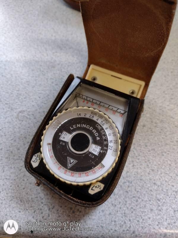 ZappAds Vintage Leningrad 4 light meter with leather case